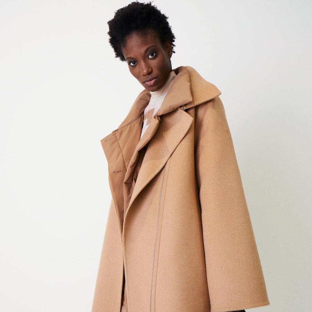 $5990 Akris
Camelhair Double-Face Double-Layer Parka
FENIX Size 10 - Picture 3 of 14